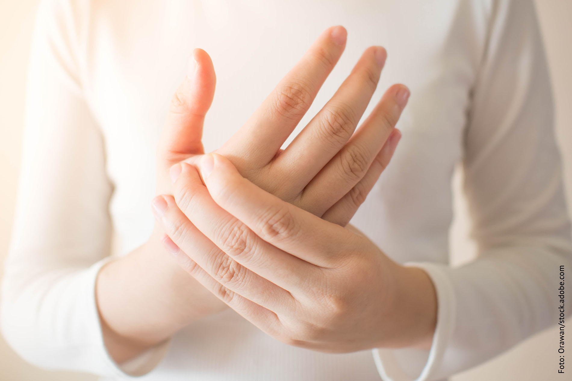 Schmerzende geschwollene Haende als Symptom aufgrund von Borreliose