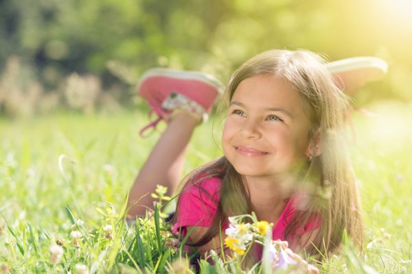 Eltern sollten achtsam sein: Zecken kommen besonders bei Kindern häufig vor